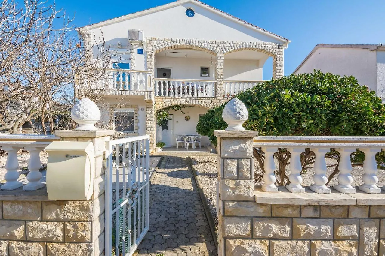 Apartments By The Sea Vir - 20750